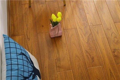 Требует ли китайский пол из тикового дерева регулярной герметизации?